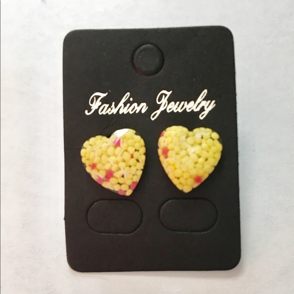 🌼Yellow Confetti Heart Stud Earrings 🌼NWT🏷 - Picture 2 of 7